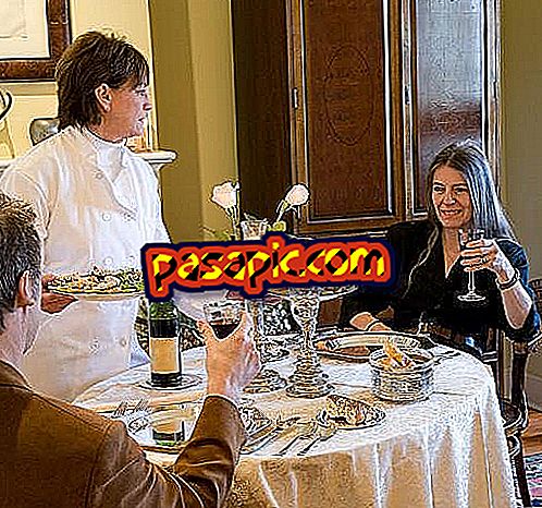 Как да украсите масата за романтична вечеря - сватби и партита