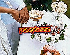 Ako znížiť svadobnú tortu - svadby a večierky