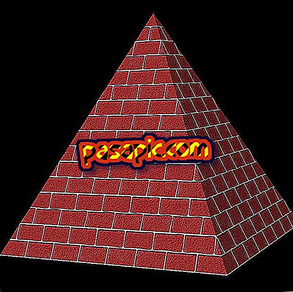 Come calcolare l'area della piramide regolare - formazione