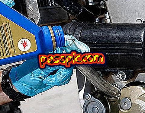 Comment vérifier l'huile d'une moto 4 temps - réparation et entretien de motos