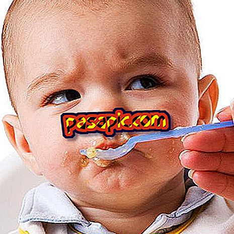 O que fazer se meu bebê não quiser comer com uma colher